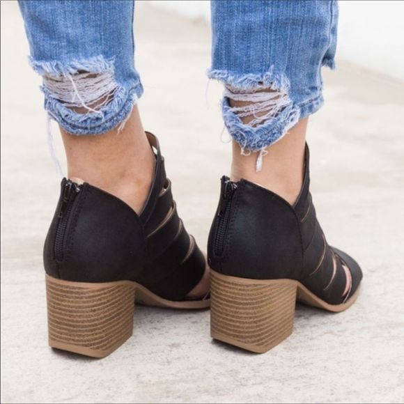 Black Laser Cut Chunky Heel - Picture 2 of 3